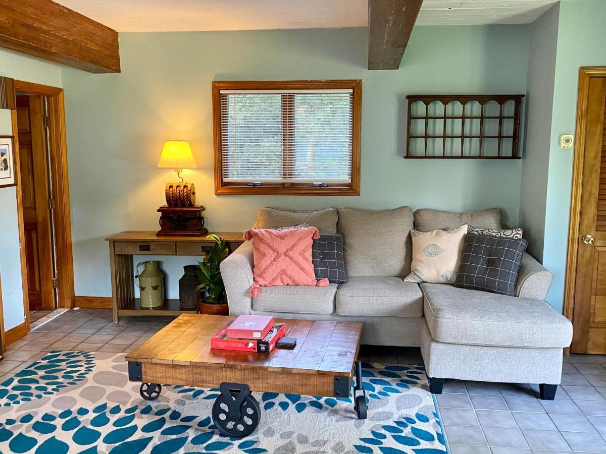 1 Bed Cottage, Partial Waterviews & Water Access Westport Exterior photo