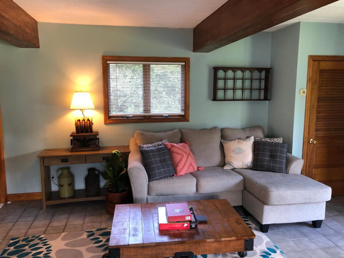 1 Bed Cottage, Partial Waterviews & Water Access Westport Exterior photo